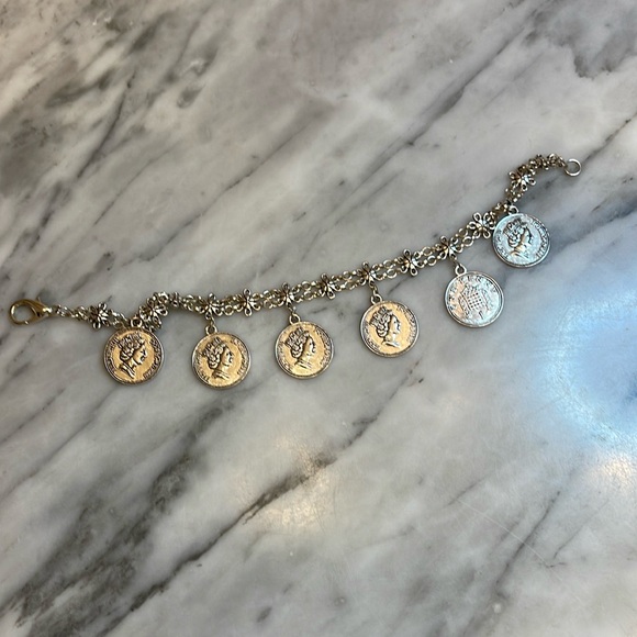 Silver finish Queen One Penny ankle bracelet - Picture 3 of 6